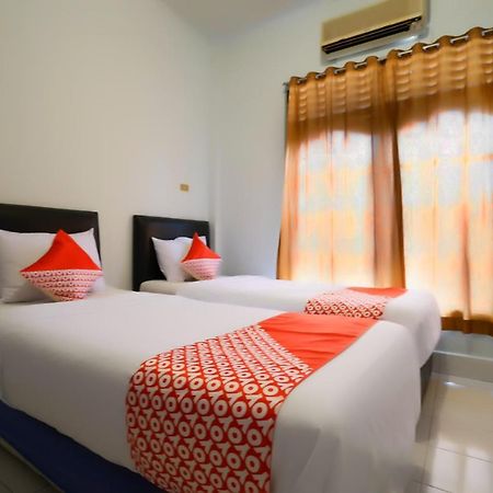Oyo 2876 Hotel Idayu Palembang Exterior photo